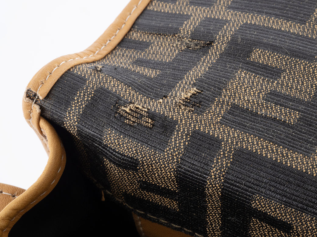 FENDI（フェンディ） バッグ ズッカ フラップ ショルダーバッグ