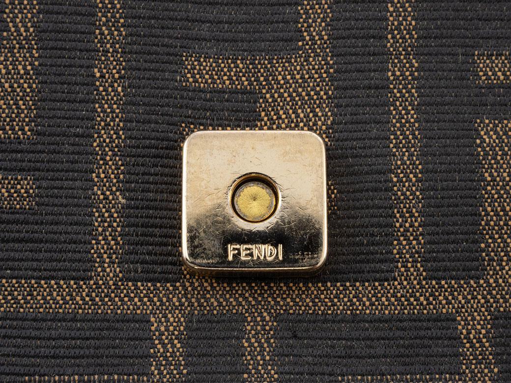 FENDI（フェンディ） バッグ ズッカ フラップ ショルダーバッグ