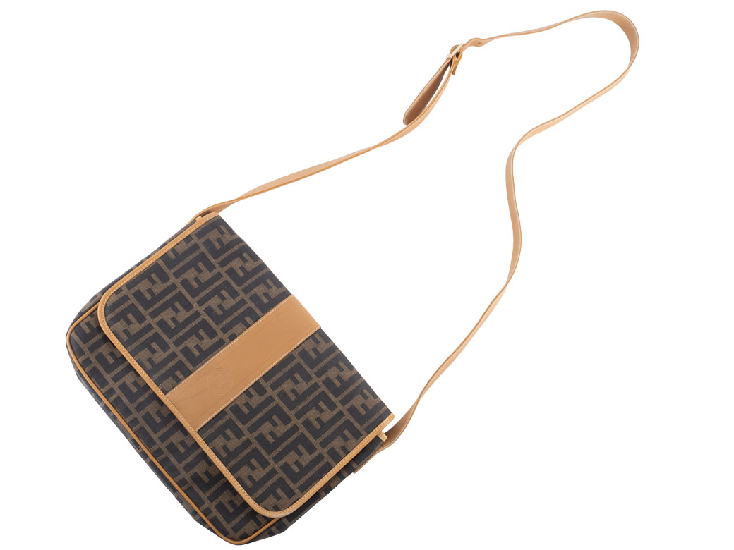 FENDI（フェンディ） バッグ ズッカ フラップ ショルダーバッグ