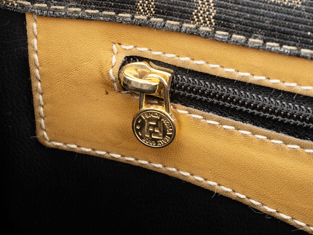 FENDI（フェンディ） バッグ ズッカ フラップ ショルダーバッグ