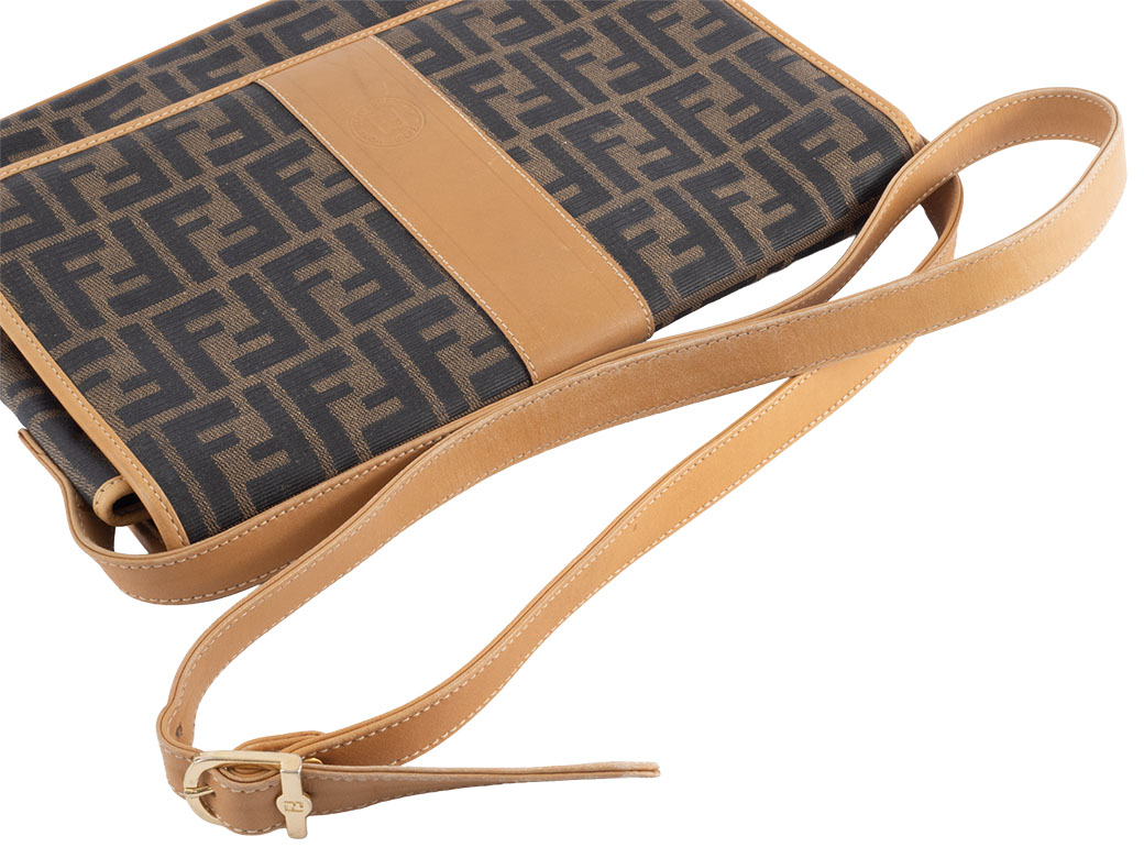 FENDI（フェンディ） バッグ ズッカ フラップ ショルダーバッグ