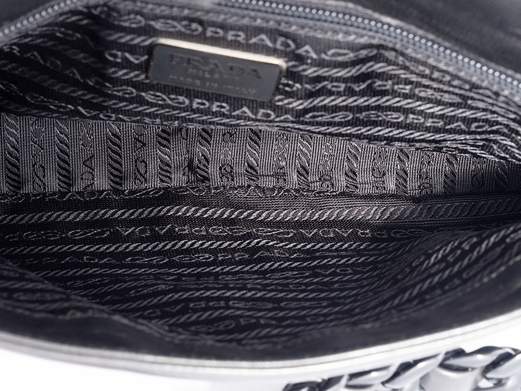 PRADA（プラダ） プラスチックチェーン ショルダーバッグ レザー