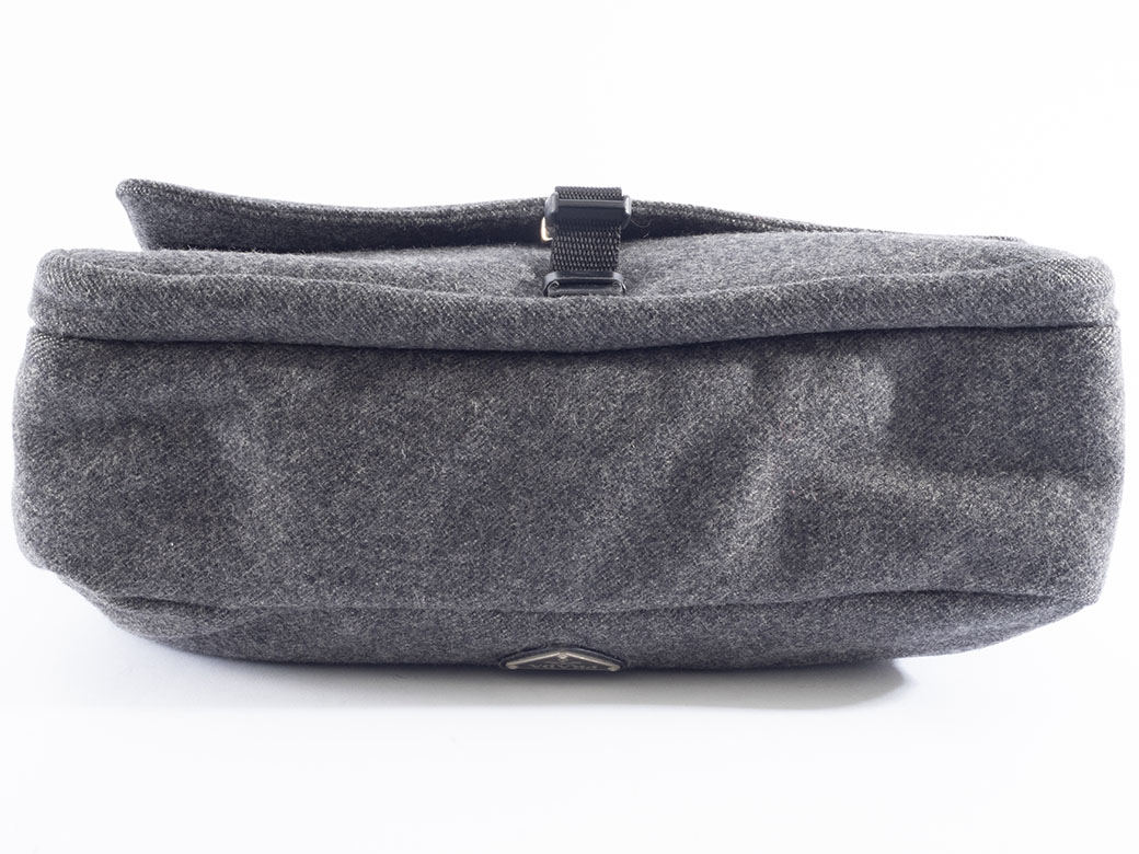 PRADA（プラダ） ウール メッセンジャー ショルダーバッグ V314 グレー