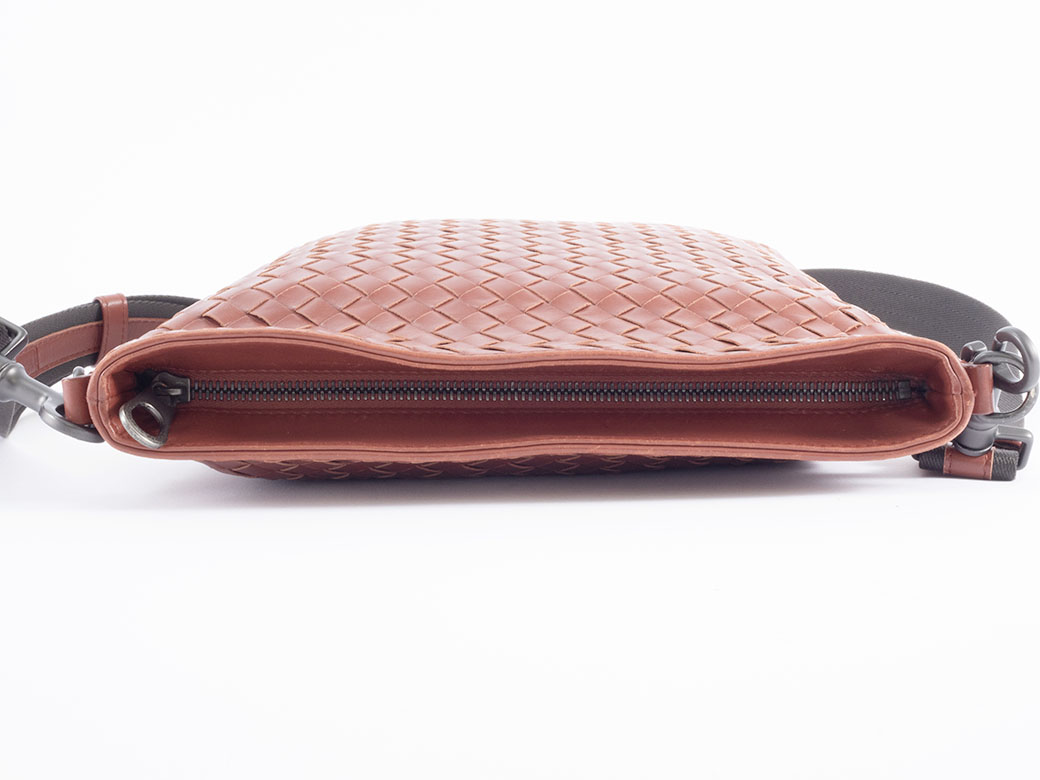 BOTTEGA VENETA（ボッテガ・ヴェネタ） イントレチャート ショルダー