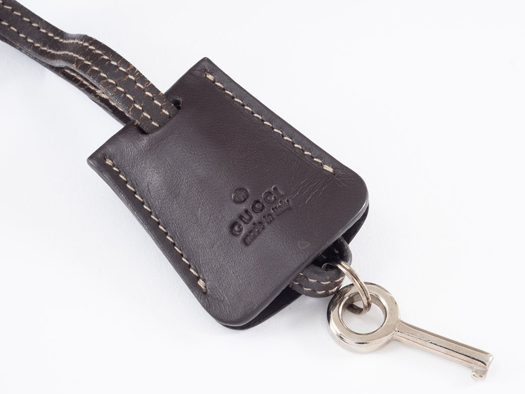 美品 グッチ ビジネスバッグ GGスプリーム ロゴプレート 南京錠 鍵付 メンズ 美品 グッチ ビジネスバッグ GGスプリーム ロゴプレート 南京錠 鍵付