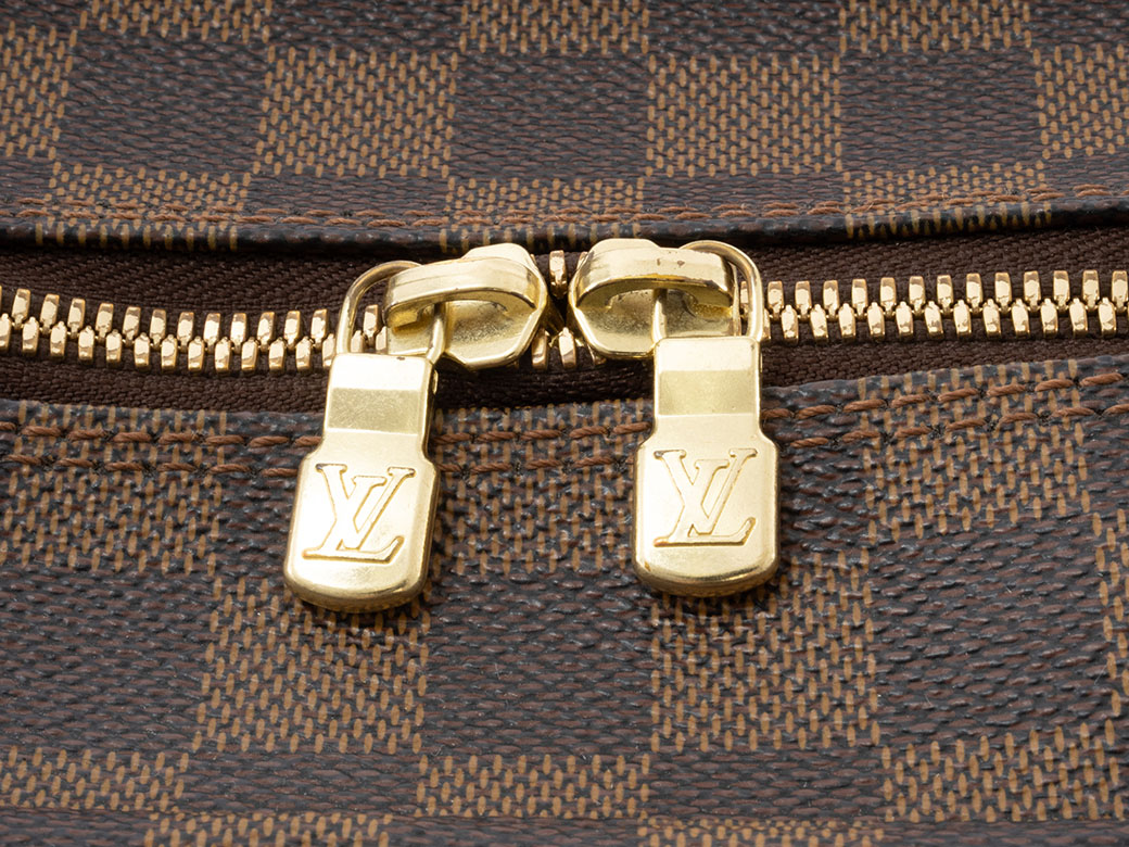 LOUIS VUITTON(ルイヴィトン) ショルダーバッグ ダミエ美品  ナヴィグリオ N45255 エベヌ ナヴィグリオ ルイ ヴィトン バッグ 中古 ダミエ エベヌ ショルダー