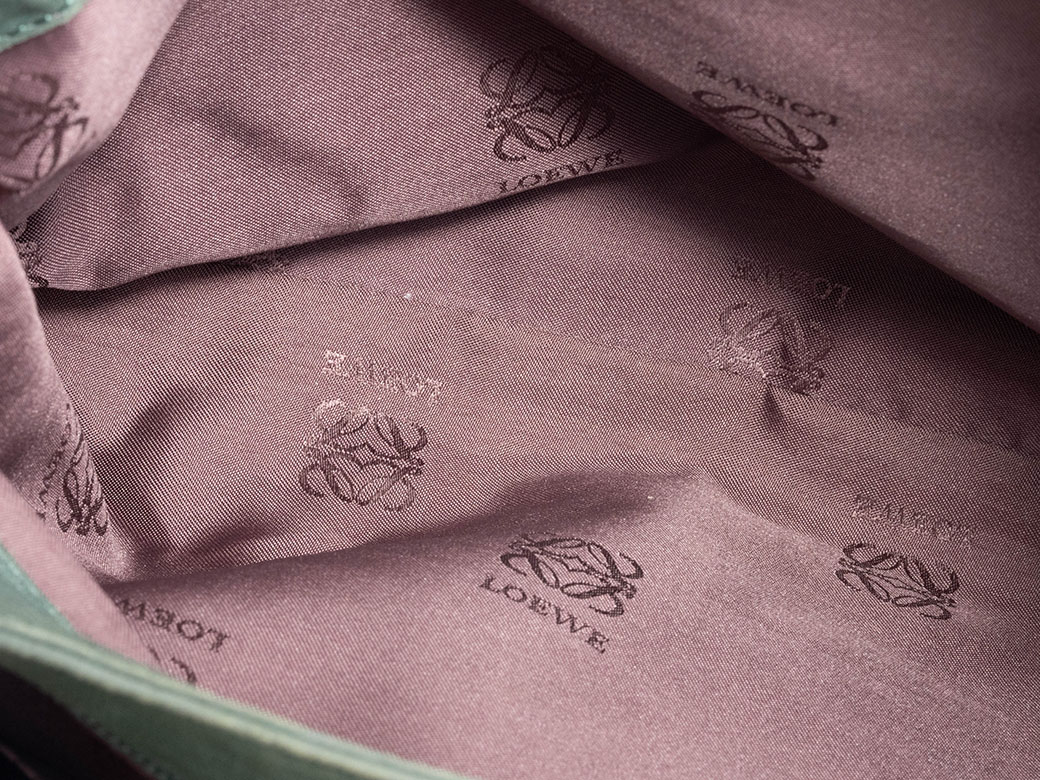 LOEWE（ロエベ） アナグラム ショルダーバッグ ラムレザー グリーン