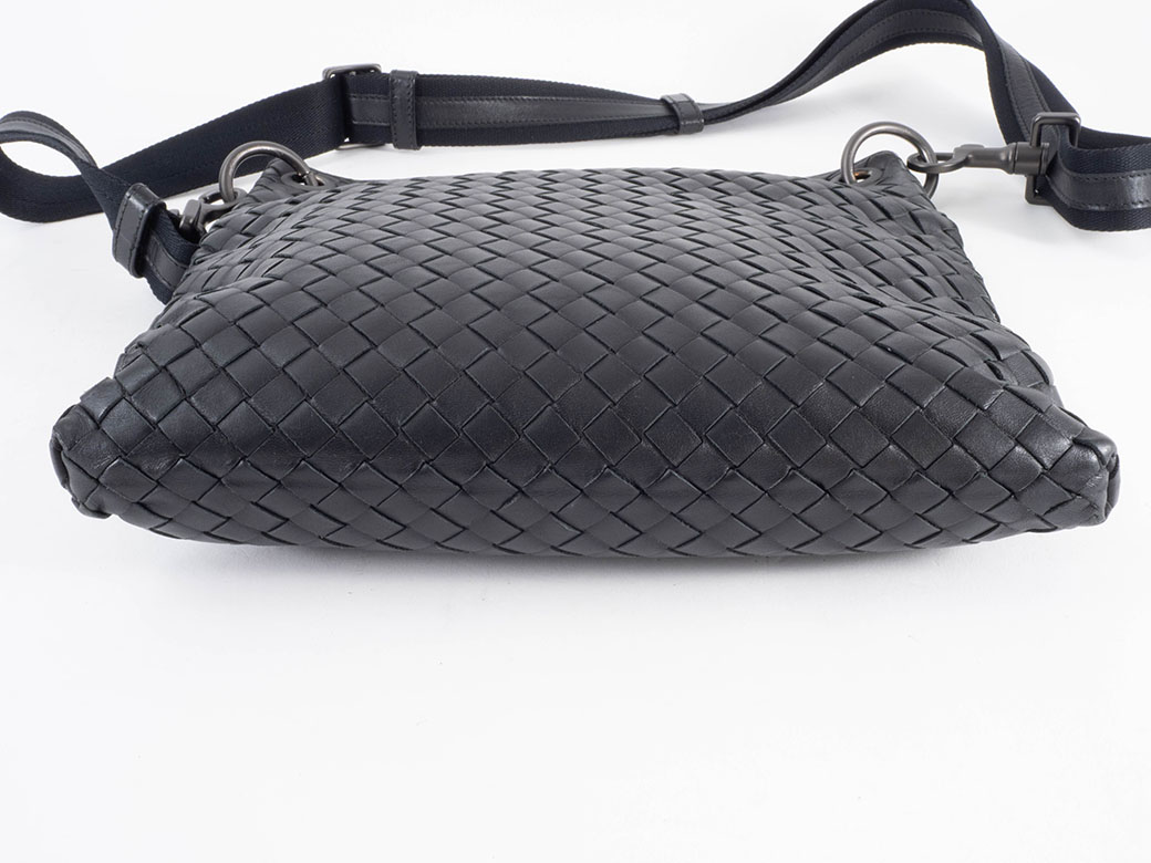 ボッテガヴェネタ イントレチャート ショルダーバッグ サコッシュ ブラック 黒 BOTTEGA VENETA（ボッテガ・ヴェネタ） イントレチャート ショルダー