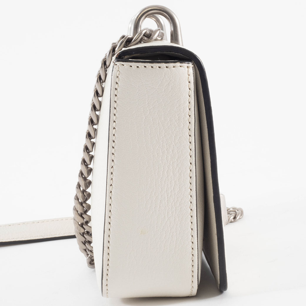 miu miu レディースショルダーバッグ（色：ホワイト系）｜バッグ