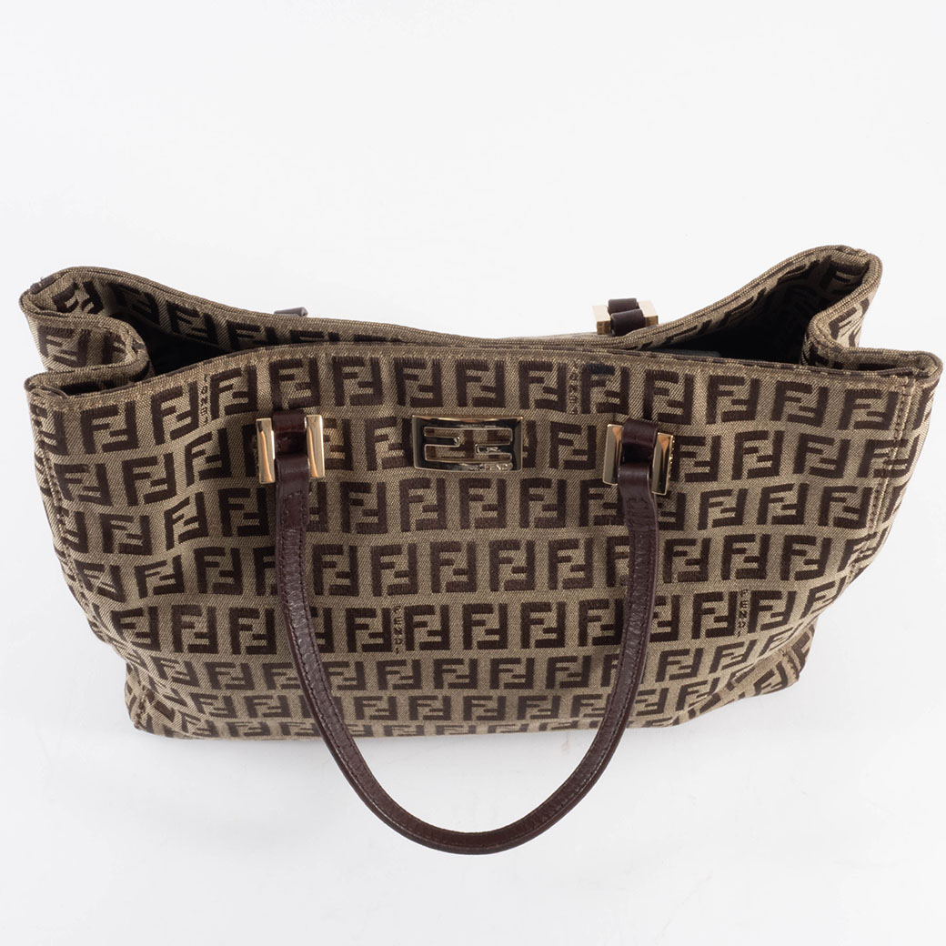 フェンディ ズッキーノ ズッカ柄 ハンドバッグ 8BH132 キャンバスx