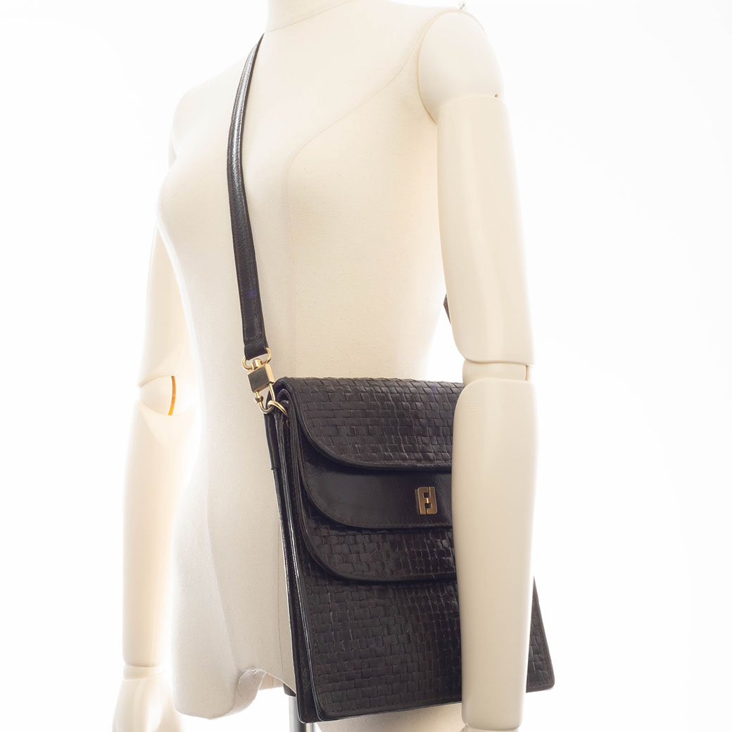 FENDI 編み込み レザー ショルダーバッグ フェンディ 編み込みレザー ショルダーバッグ ブラウン レディース