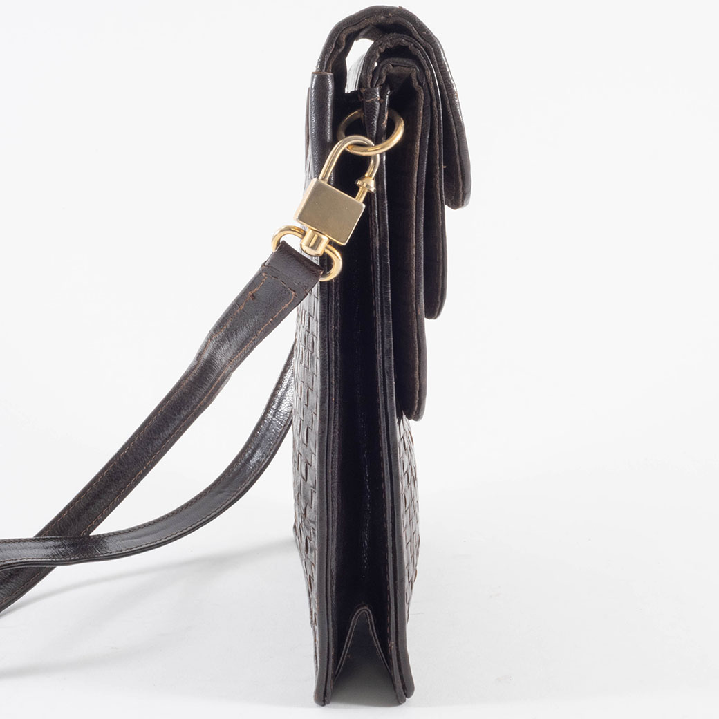 FENDI 編み込み レザー ショルダーバッグ フェンディ 編み込みレザー ショルダーバッグ ブラウン レディース