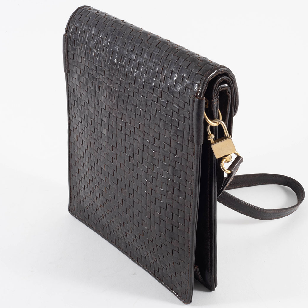 フェンディ 編み込みレザー ショルダーバッグ ブラウン レディース