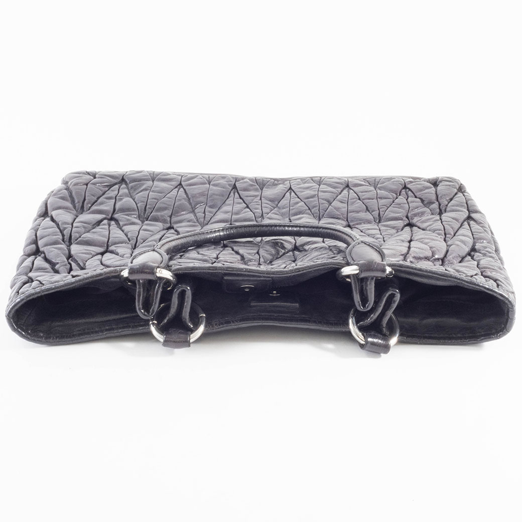 出品本日までmiu miu ブラック マテラッセ　黒 関税負担なし☆MiuMiu マテラッセレザー ショルダーバッグ (MiuMiu