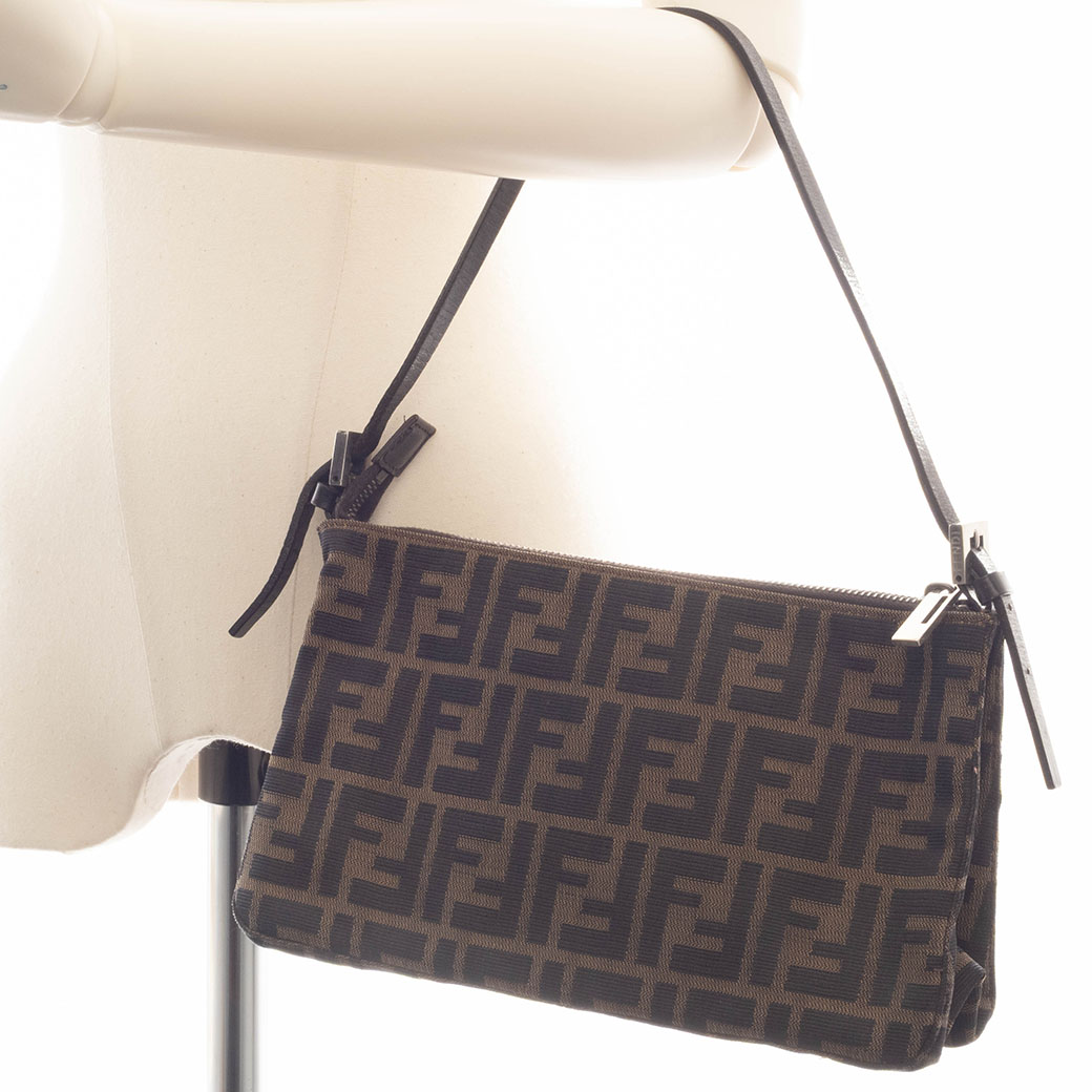 FENDI（フェンディ） ズッカ アクセサリーポーチ ショルダーバッグ