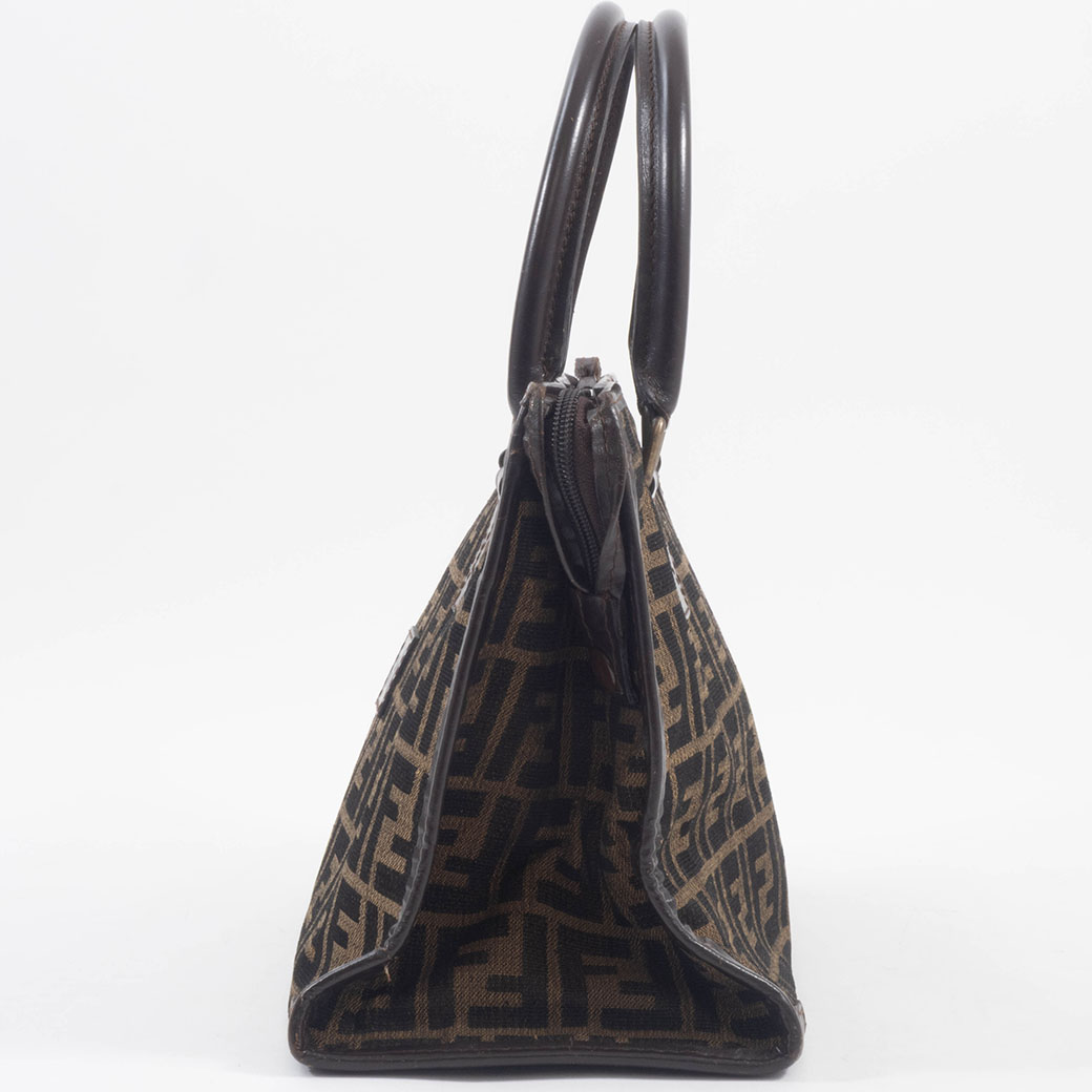 【FENDI】フェンディ ズッカ セミショルダーバッグ ブラウン キャンバス/レザー/md10453ik 楽天市場】【バッグ】FENDI フェンディ ズッカ柄 ショルダーバッグ