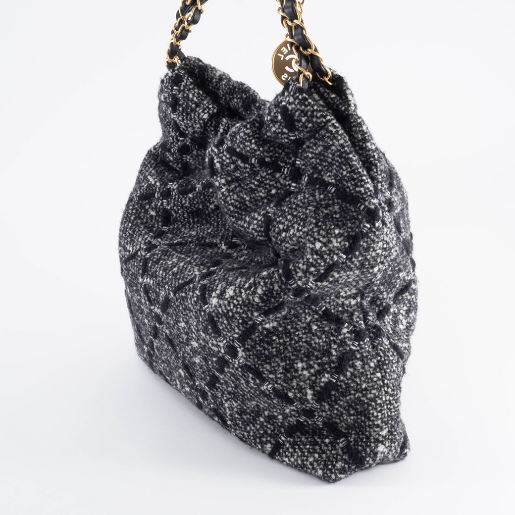 CHANEL(シャネル) バッグ 22 ショルダーバッグ ツイード ゴールド CHANEL(シャネル) バッグ 22 ショルダーバッグ ツイード ゴールド