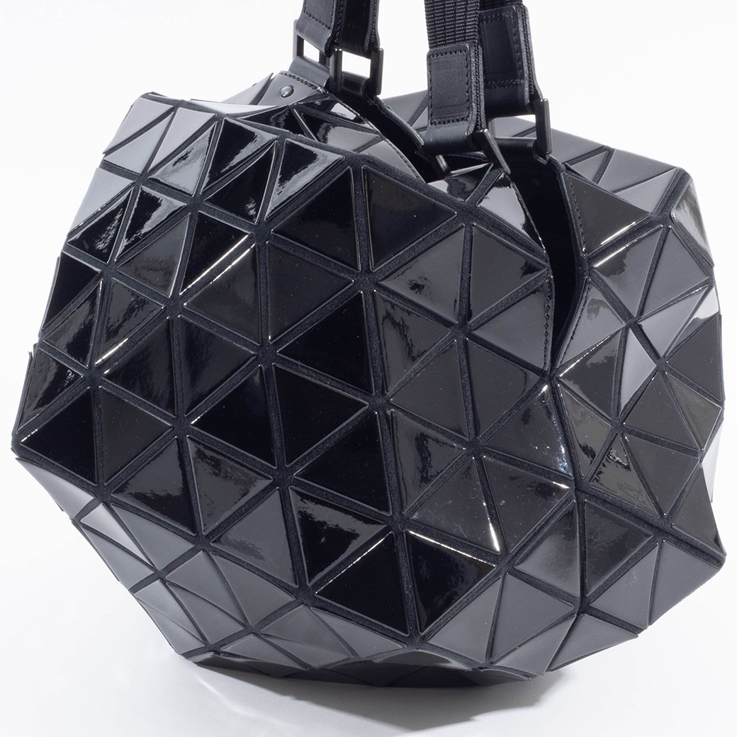 ISSEY MIYAKE イッセイミヤケ ハンドバッグ　トートバッグ ブラック イッセイミヤケ BAOBAO PLANET トートバッグ BB11-AG251 ポリウレタンx