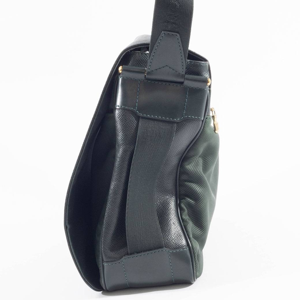 LOUIS VUITTON(ルイヴィトン) ショルダーバッグ タイガ ヴィクトール M30144 エピセア レザー LOUIS VUITTON（ルイ・ヴィトン） ルイ ヴィトン バッグ メンズ 中古