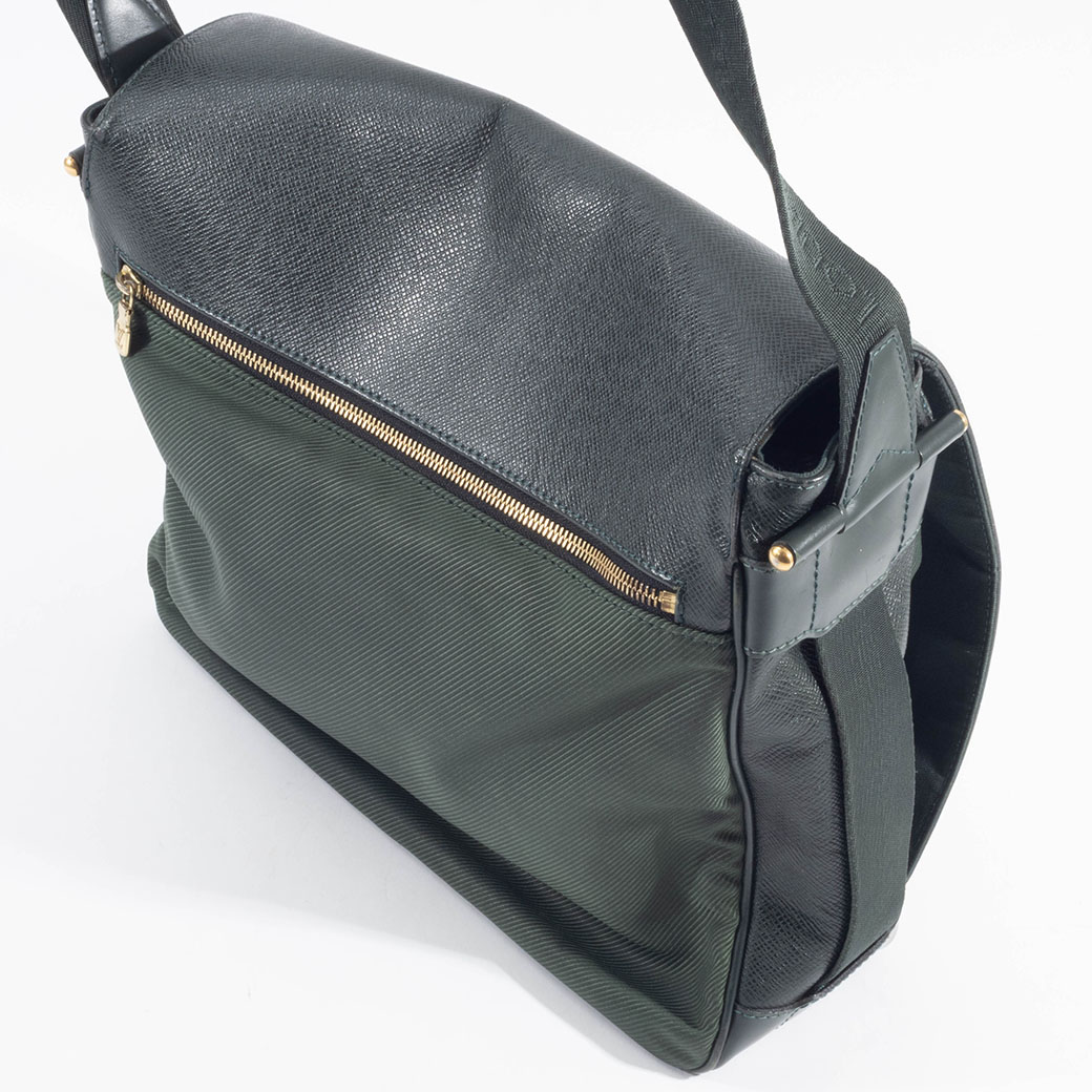 LOUIS VUITTON(ルイヴィトン) ショルダーバッグ タイガ ヴィクトール M30144 エピセア レザー LOUIS VUITTON（ルイ・ヴィトン） 【良好品】Louis Vuitton タイガ