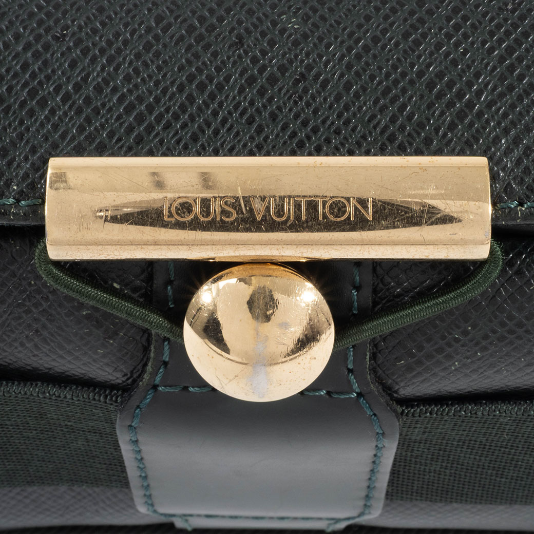 LOUIS VUITTON(ルイヴィトン) ショルダーバッグ タイガ ヴィクトール M30144 エピセア レザー LOUIS VUITTON（ルイ・ヴィトン） 【良好品】Louis Vuitton タイガ