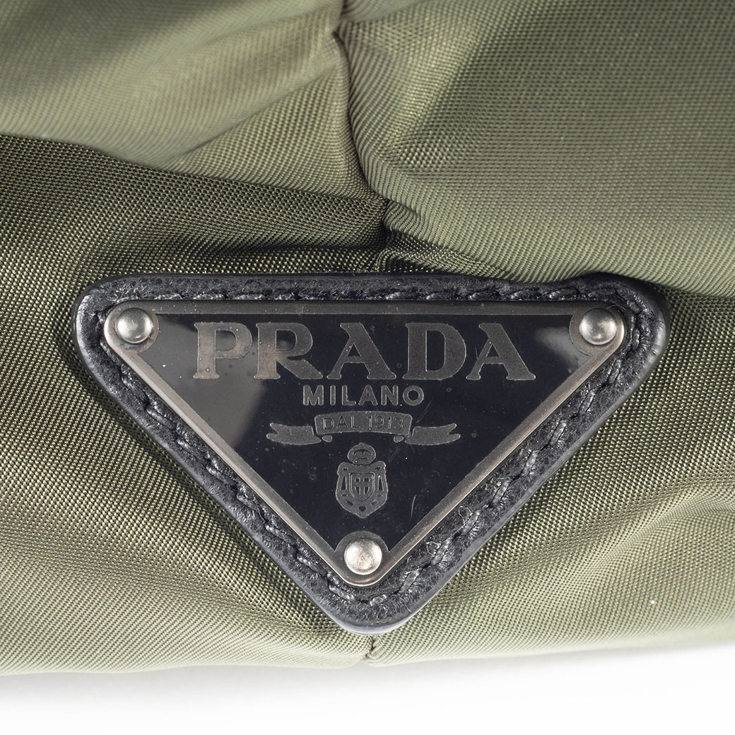 PRADA（プラダ） ナイロン トートバッグ 中古 B4521V ブラック カーキ