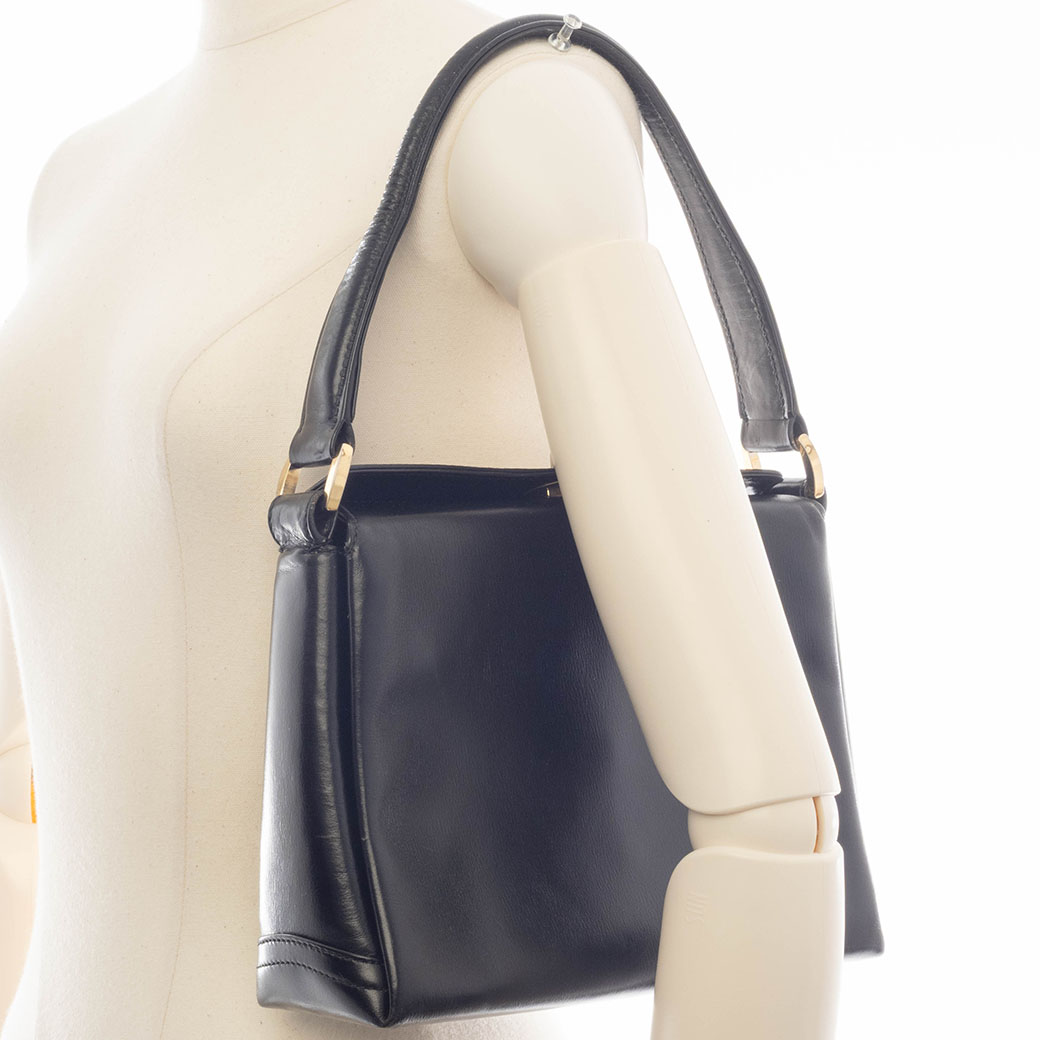 GUCCI グッチ/オールドグッチ レザーショルダーバッグ/001.406.0450/ABランク/09【中古】 グッチGUCCI オールドグッチレザーショルダーバッグ 黒 (K-164674)