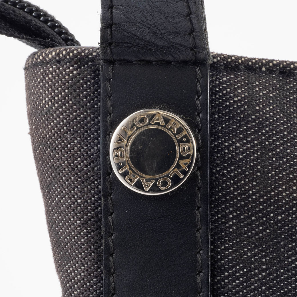 未使用✨BVLGARI ブルガリ　ロゴマニア　ボディバッグ　キャンバス　ブラック ブルガリ ロゴマニア ショルダーバッグ キャンバスxレザー ブラック