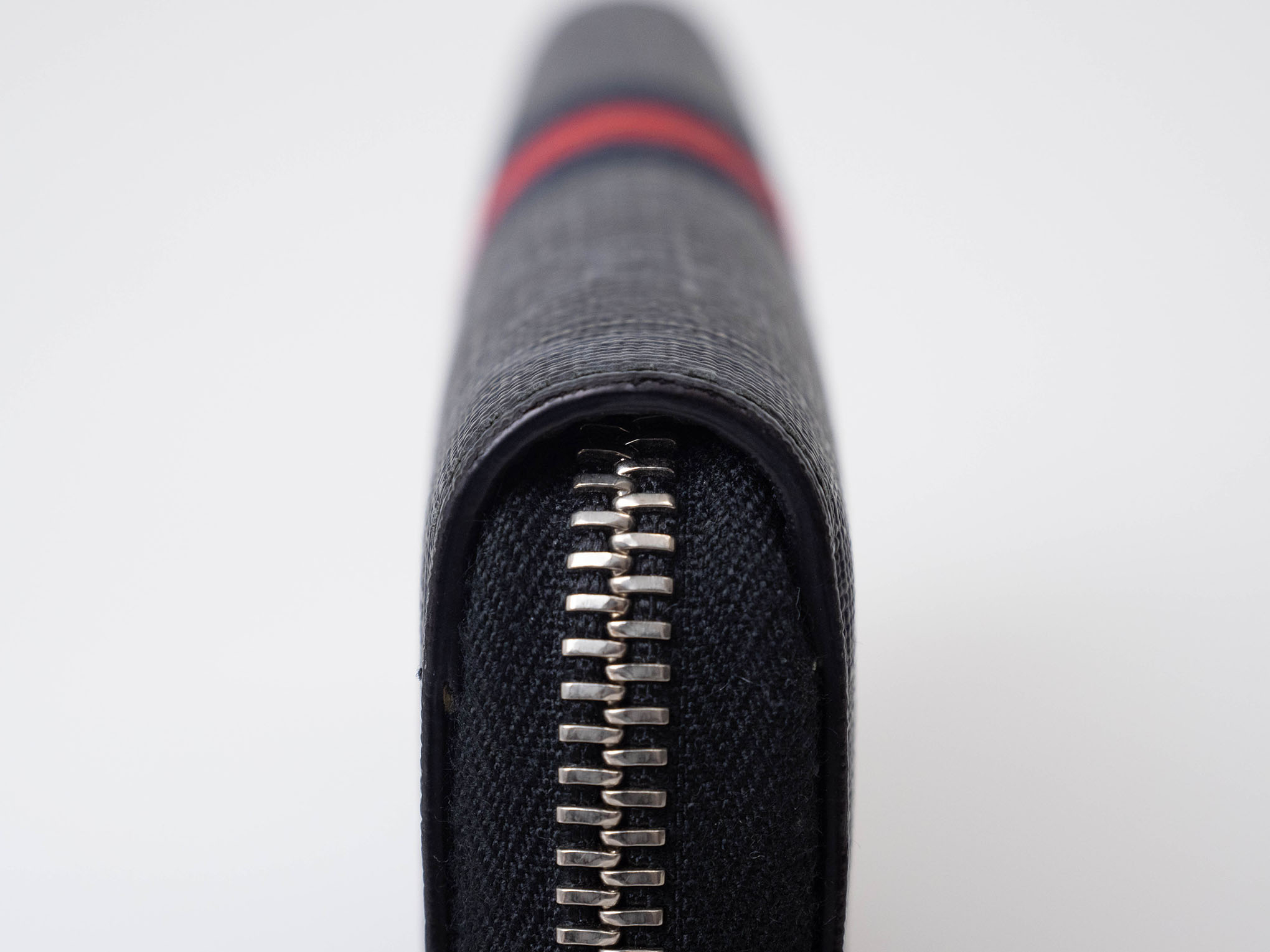 GG グッチ GGスプリーム ラウンドファスナー ニューウェブ 長財布