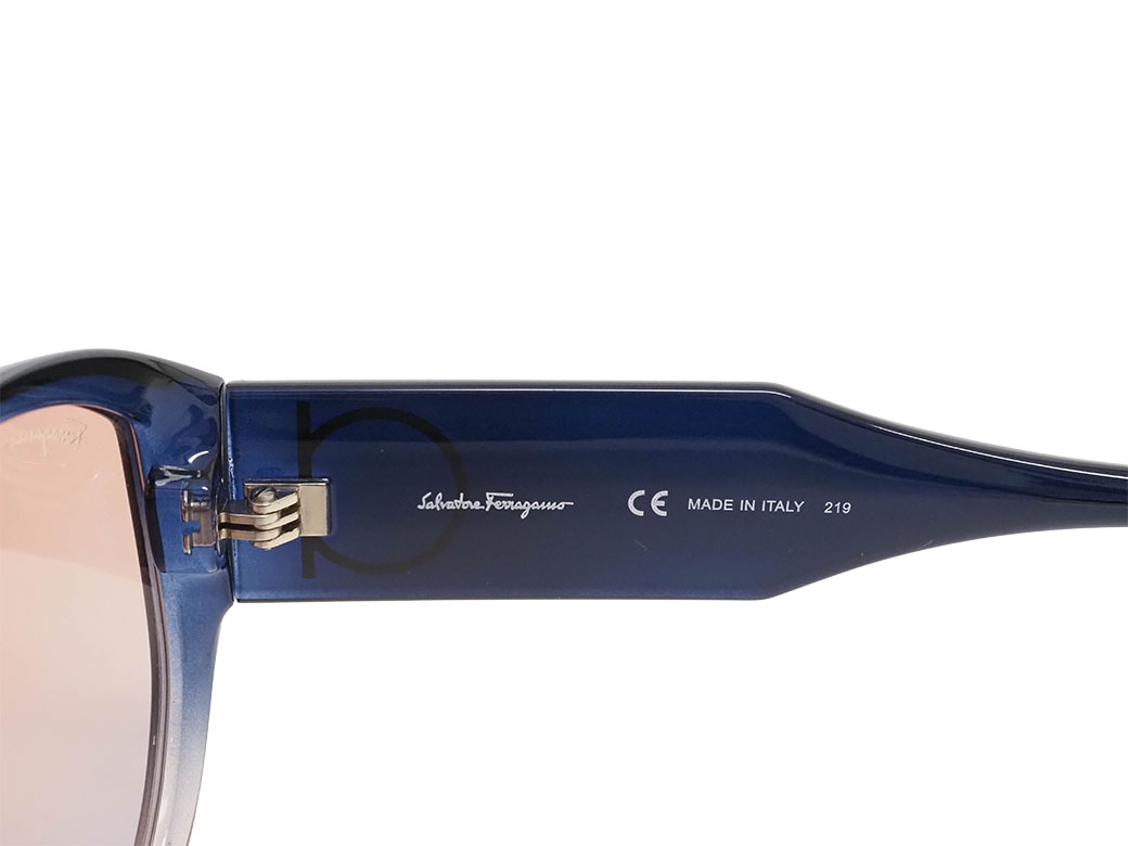 サルヴァトーレフェラガモ サングラス ヴァラ リムレス グラデーション FERRAGAMO（フェラガモ） サルヴァトーレ サングラス 小物 ブルーx