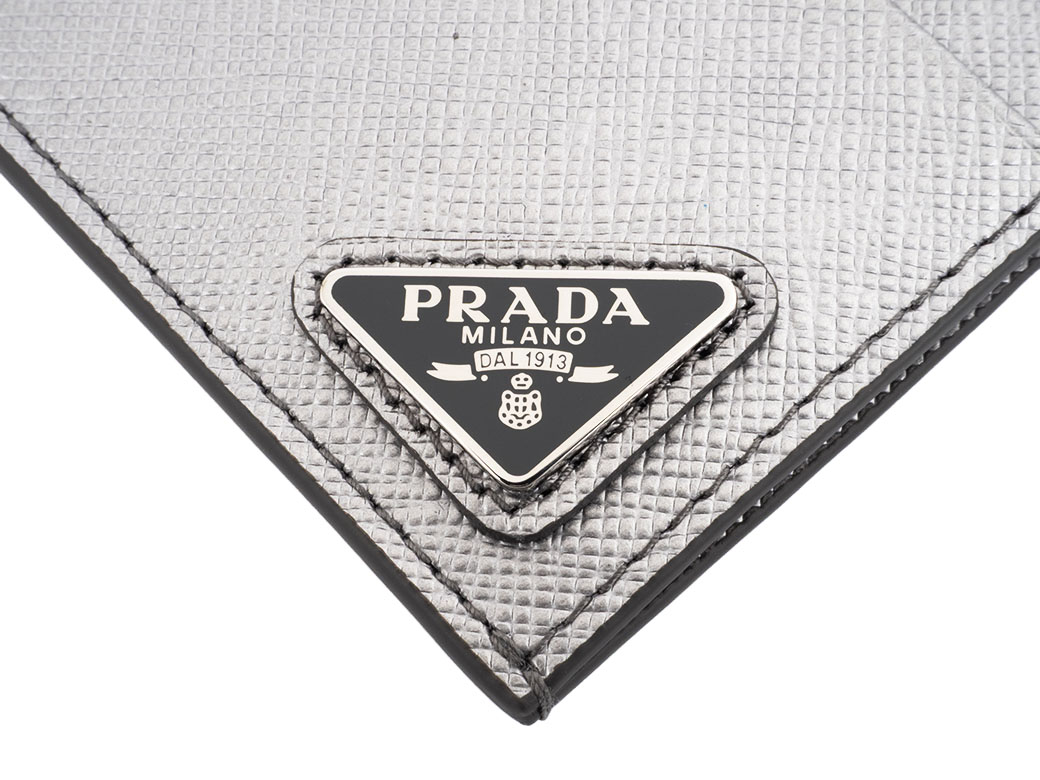 プラダ サフィアーノ トライアングル カードケース 1MC223 牛革 シルバー メンズ カードホルダー PRADA 未使用 中古 |  | 03