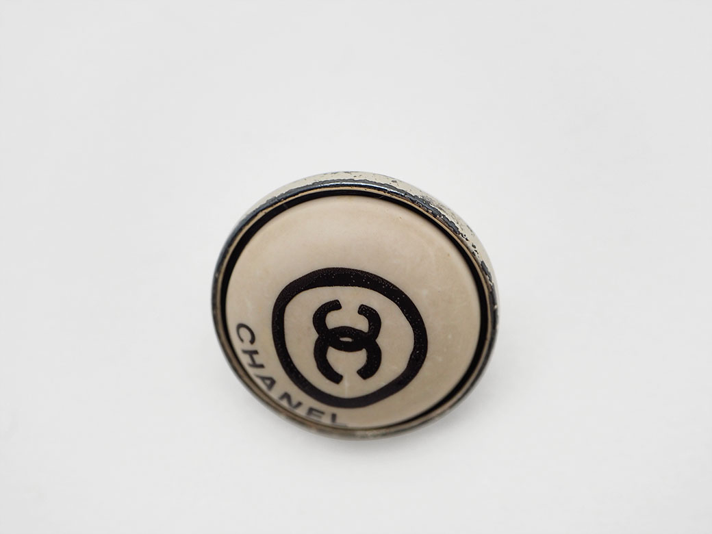 シャネル CHANEL イヤリング シャネルロゴ 00A ベージュ CHANEL（シャネル） ラウンド ココ イヤリング ココプリント ベージュ