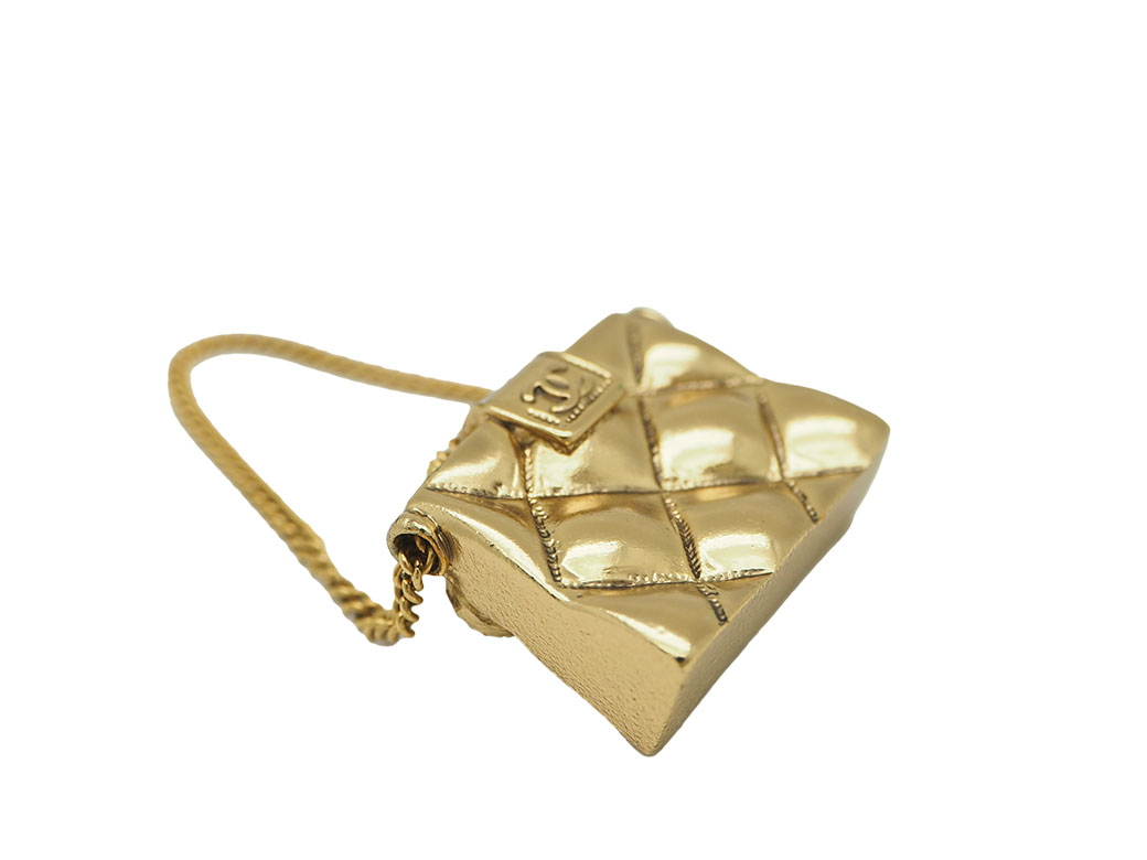 CHANEL ゴールド マトラッセミニバッグ ブローチ