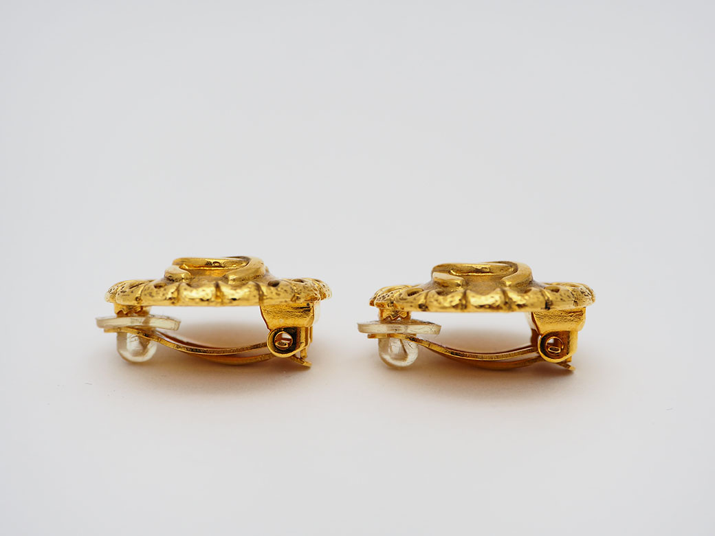 CHANEL(シャネル) ヴィンテージ ラウンド ココ 半円もこもこ CHANEL(シャネル) ヴィンテージ ラウンド ココ 半円もこもこ