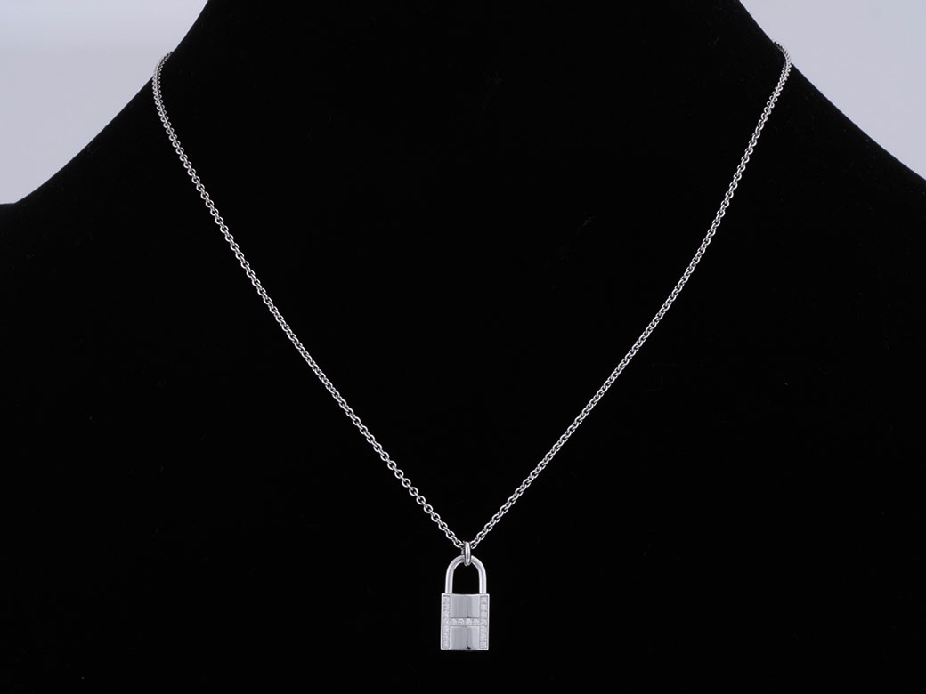 HERMES メダル型ペンダントネックレス HERMES（エルメス） ペンダント ケリーカデナ アミュレット ネックレス