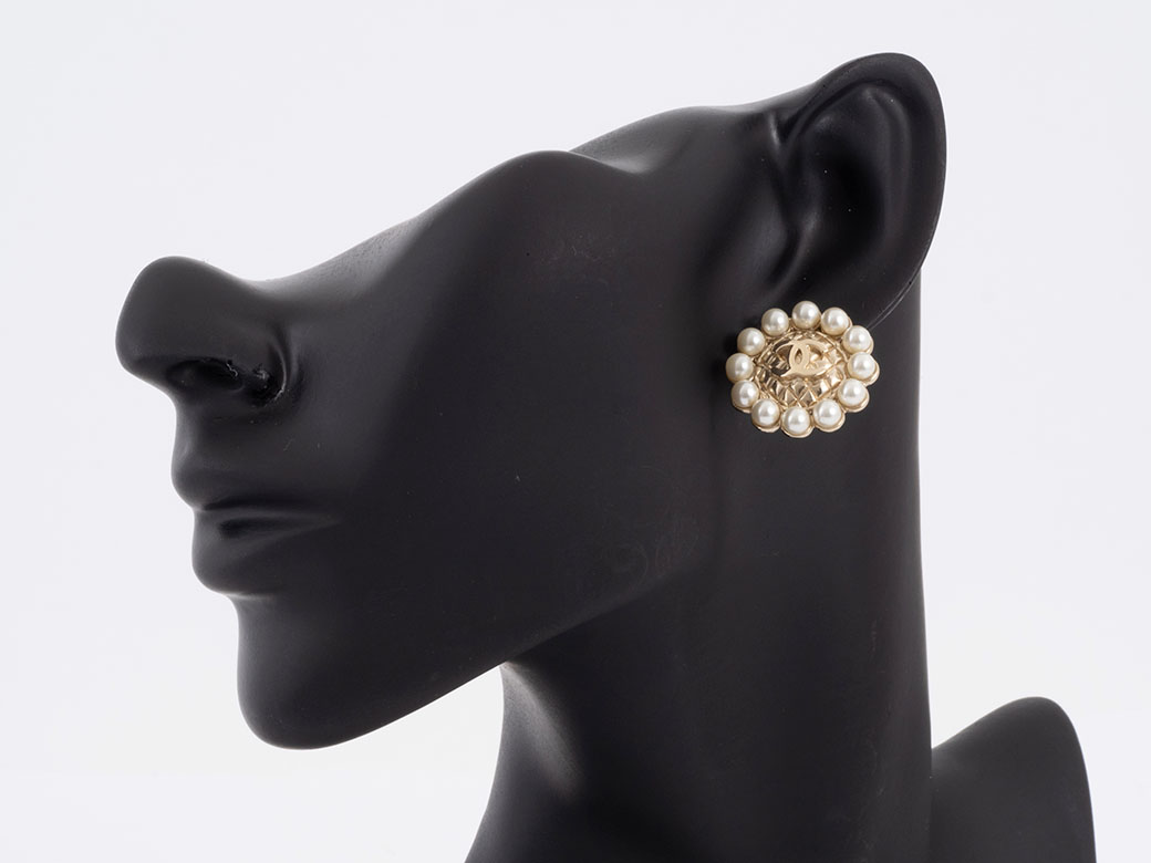 CHANEL（シャネル） パール アラウンド マトラッセ ココ ピアス