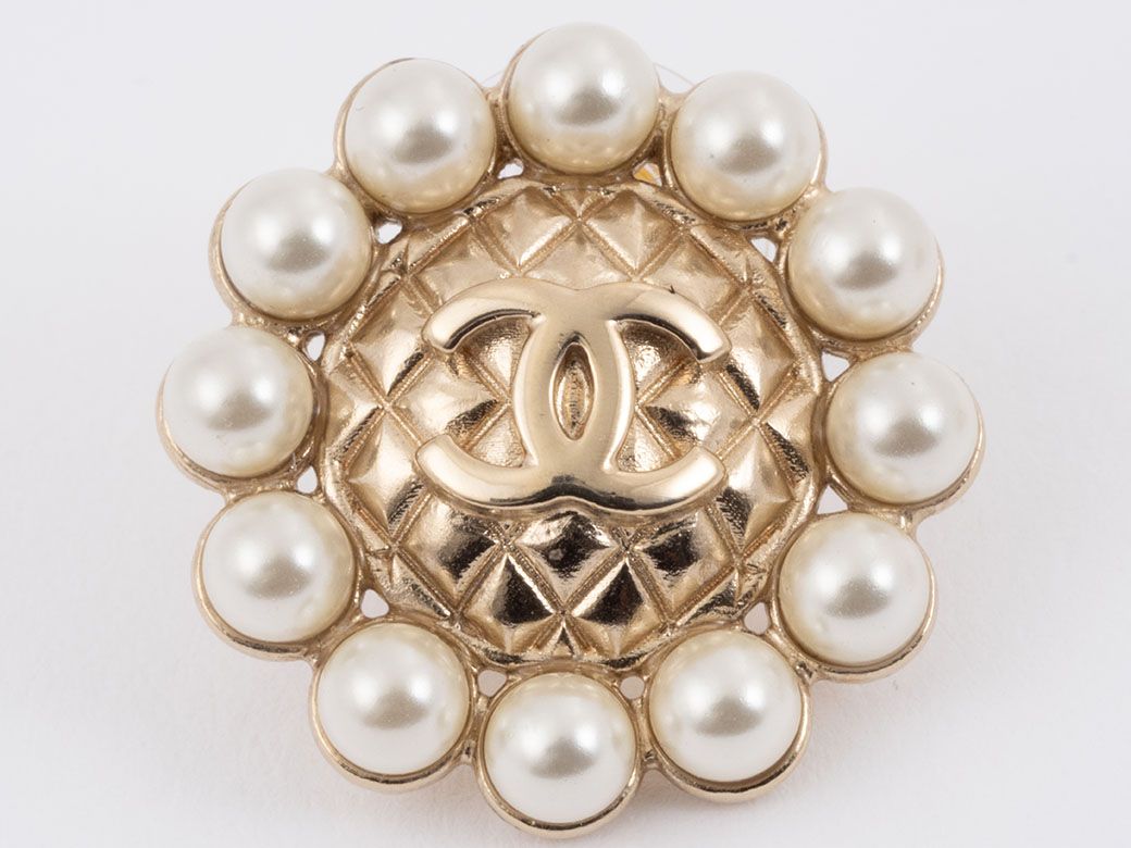 CHANEL（シャネル） パール アラウンド マトラッセ ココ ピアス