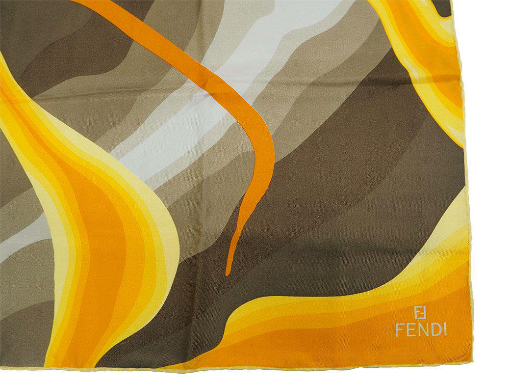 FENDI レディーススカーフ（色：オレンジ系）｜ファッション小物
