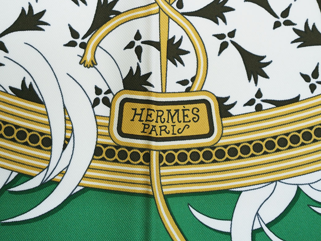 エルメス カレ90 スカーフ 刺繍が織りなす伝説 ヴェールエメラルド