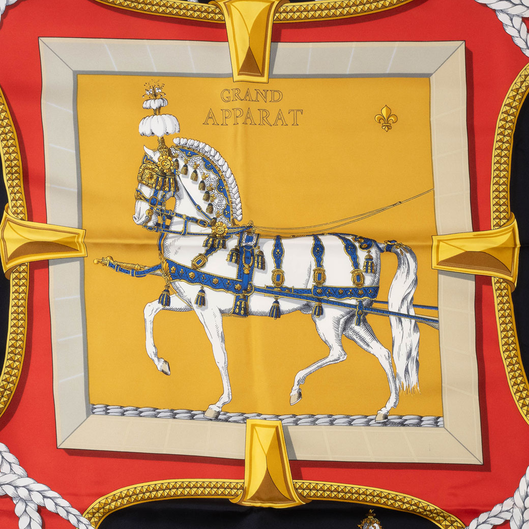 エルメス スカーフ カレ90 馬柄 オレンジ 中古 盛装の馬 GRAND APPARAT スカーフ 正方形 シルク マルチカラー 白馬 赤黒黄 HERMES_1