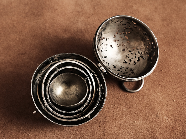 白銅 吊り香炉（透かし彫り）お香 インセンスホルダー ボール 球体