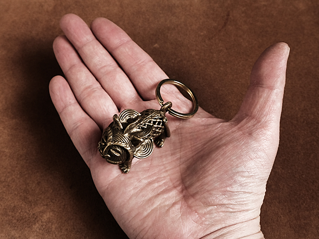 真鍮 キーホルダー（ライオン 模様）猛獣 アジアン 動物 金物