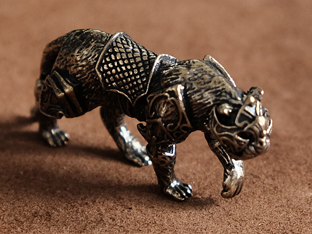 真鍮 キーホルダー（サーベルタイガー 鎧）剣歯虎 フィギュア 恐竜