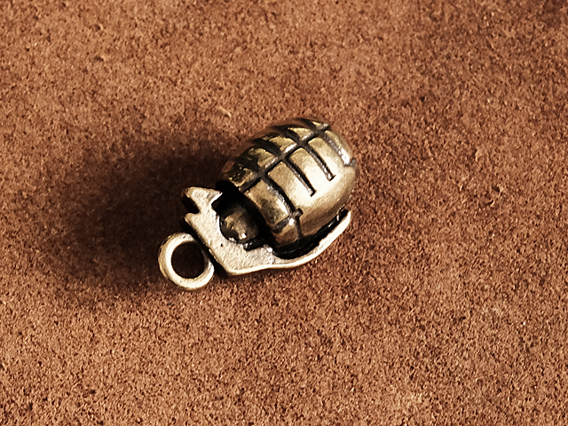 真鍮 キーホルダー（手榴弾）手りゅう弾 おもちゃ ミリタリー 軍物