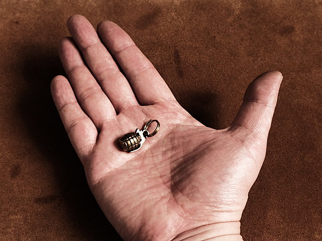 真鍮 キーホルダー（手榴弾）手りゅう弾 おもちゃ ミリタリー 軍物