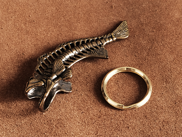 真鍮 キーホルダー （魚 骨）フィッシュ 化石 ボーン 古代魚 さかな キーリング キーチェーン ゴールド ストラップ チャーム ペンダント :  brass01135s : BRASS STORE - 通販 - Yahoo!ショッピング