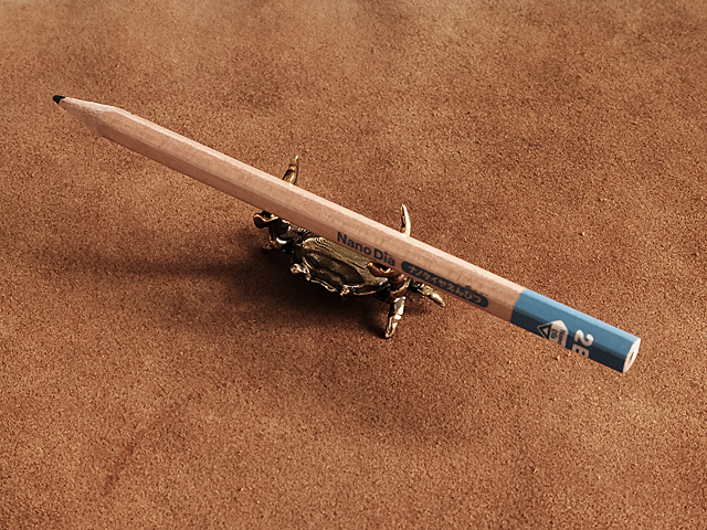 矢立　蟹　筆付き 小林多喜二「蟹工船」木製キーホルダー＜もう一度＞ – 新潮ショップ