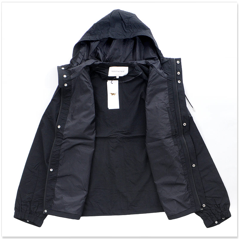 Maison Kitsune（メゾンキツネ）の「BERTIL WINDBREAKER
