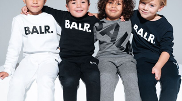 激安ブランド ボーラー Balr Tシャツ 半袖 クルーネック ブランド キッズ Tilted Logo T Shirt Kids B ブラック 全商品オープニング価格特別価格 Cih Dev Humbird Com