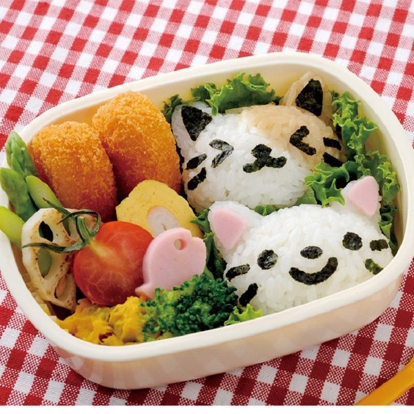 新作】ねこおにぎり弁当 くるみボタン ヘアゴム 